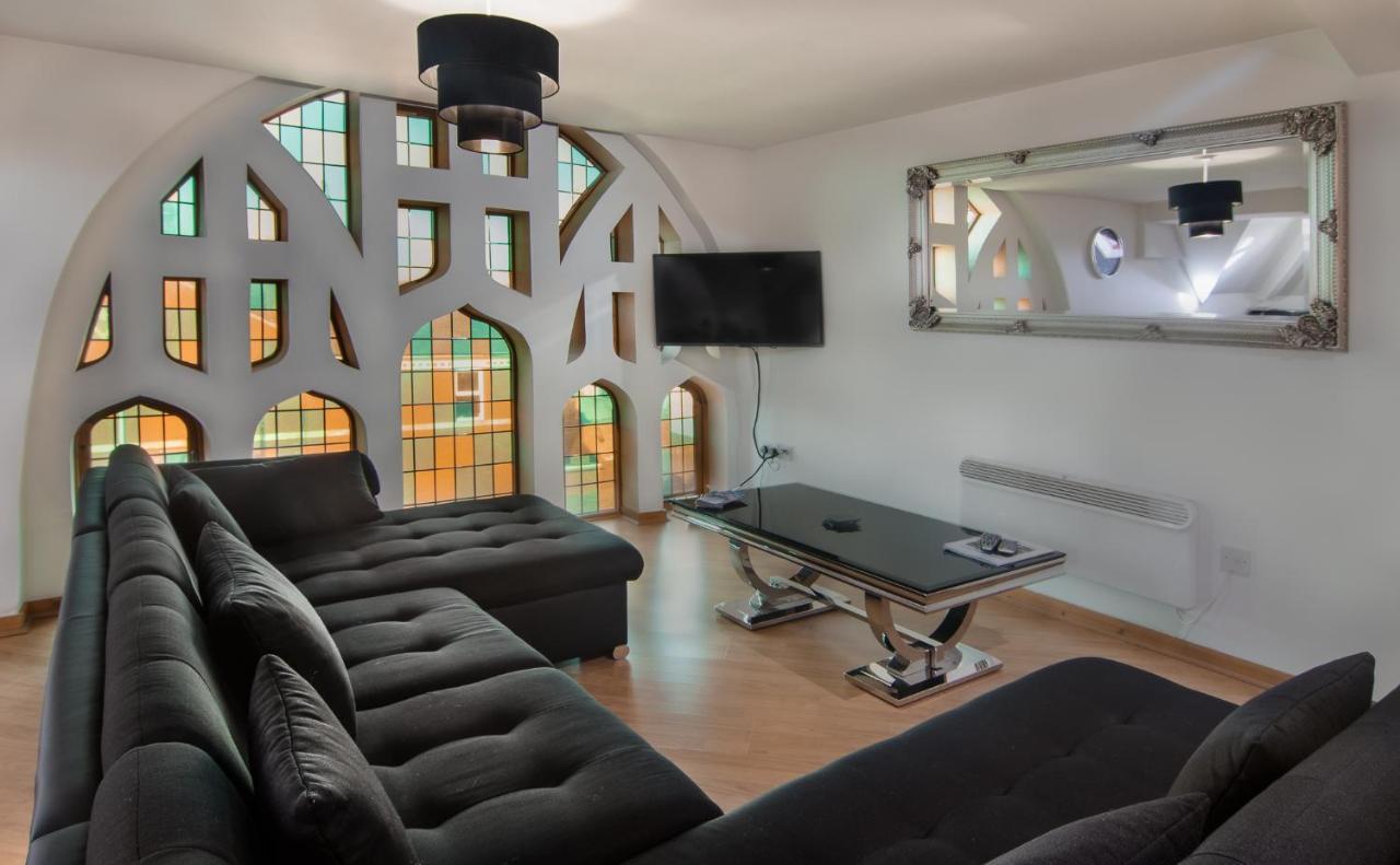 Stunning Church Conversion Close To The Tower Blackpool Exterior photo